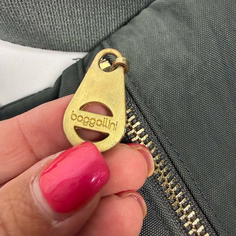 Baggallini Pocket Crossbody Bag Black Nylon with Gold Hardware - Picture 5 of 10